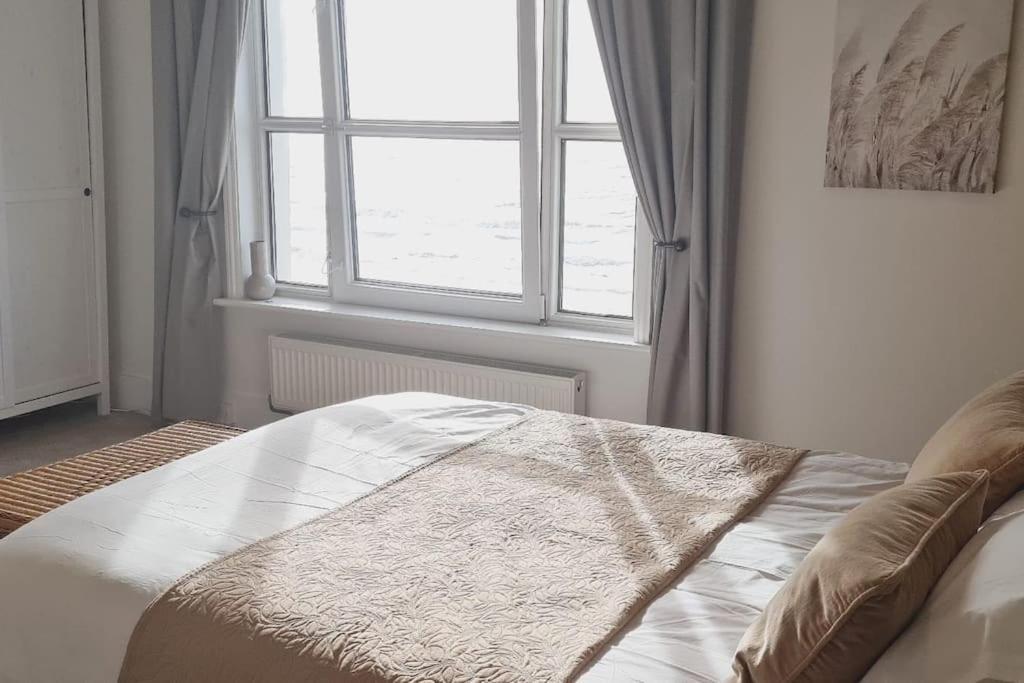 Beach View, 4 Bedroom House Opposite The Sea! Sleeps 10 桑盖特 外观 照片